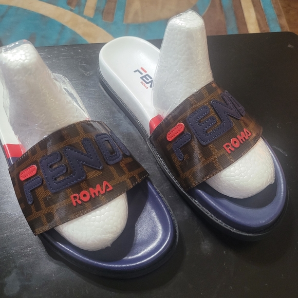 FENDI SLIDES - Picture 2 of 8